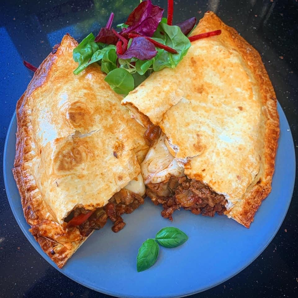 Bolognaise cheese pockets