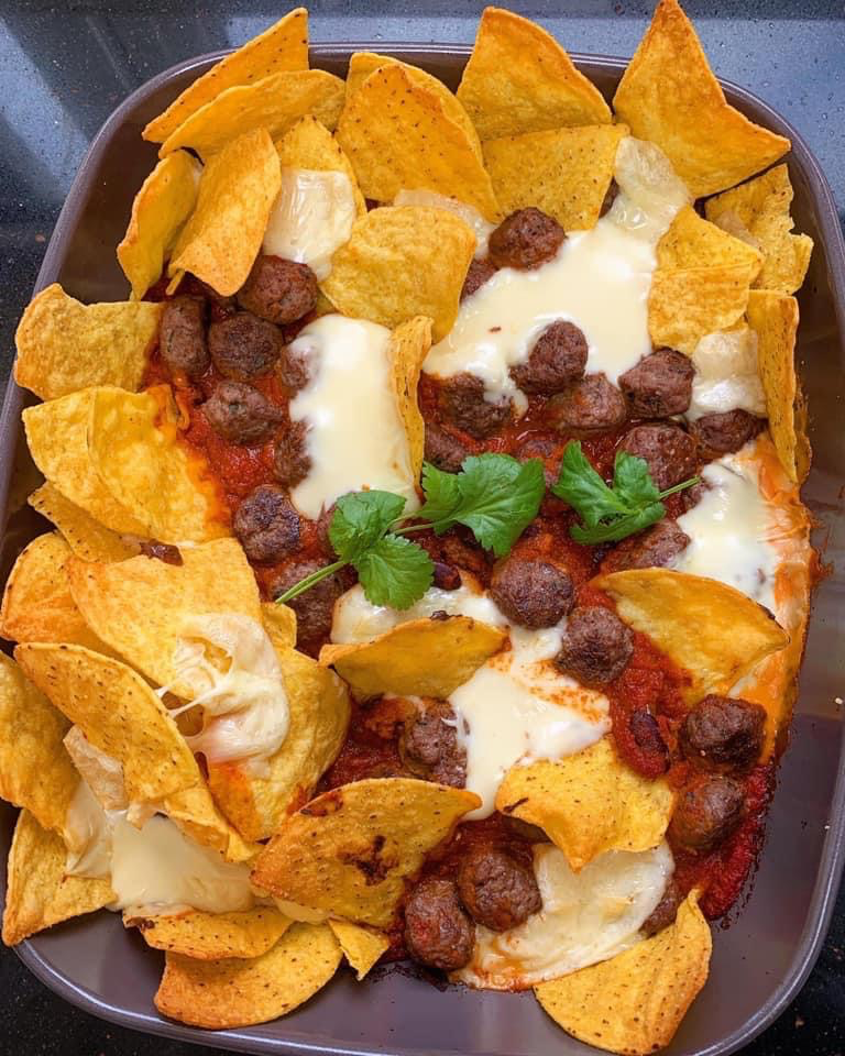 Meatball nachos with cheese